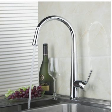Mitigeur de cuisine à simple poignée ergonomique et bec haut entièrement orientable