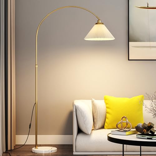 Lampadaire arqué moderne avec socle en marbre élégant pour grand salon