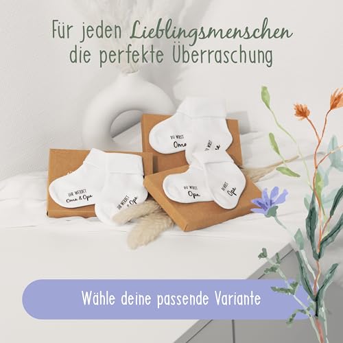 Amari® Babysocken Geschenkset – „Ihr werdet Oma & Opa“ – Schwangerschaft verkünden mit süßer Geschenkbox – Perfektes Baby Geschenk für werdende Großeltern