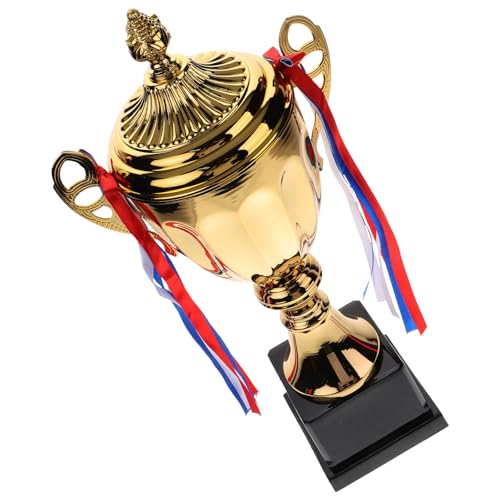 Trophée sportif en métal doré, coupe élégante aux finitions soignées pour célébrer la victoire