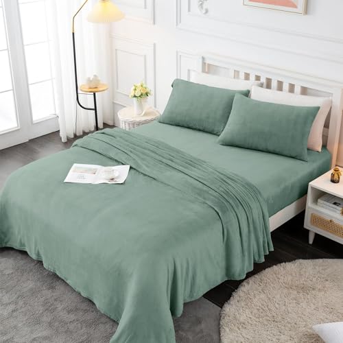 Image of Viviland Plush Micro Fleece Queen Bed Sheet Set - Soft Fuzzy Polar Fleece Velour Velvet Sheets - Extra Warm Winter Fleece Bed Sheets with Deep Pocket - Emerald Green - Queen | Soft Flannel-like Fleece, 100% Polyester, Fluffy Velvety Feel, 200GSM, 15 inch Deep Pocket, Warm Winter Gift & Decor