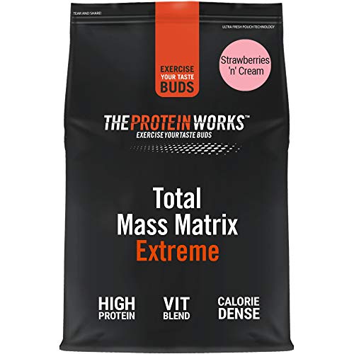 THE PROTEIN WORKS Total Mass Matrix Extreme Protein Powder | Masa Muscular | Alto en Calorías Para Ganar Masa | Con Glutamina, Creatina y Vitaminas | Fresas con Nata | 2.12kg