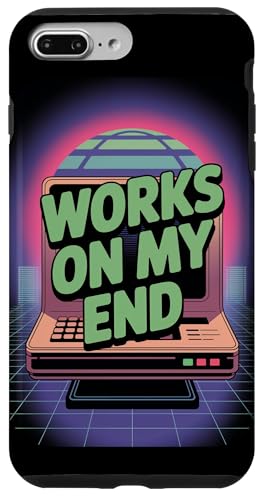 Works on My End ? Programmer Funny PC Error Retro Graphic �X�}�z�P�[�X iPhone 7 Plus/8 Plus �p