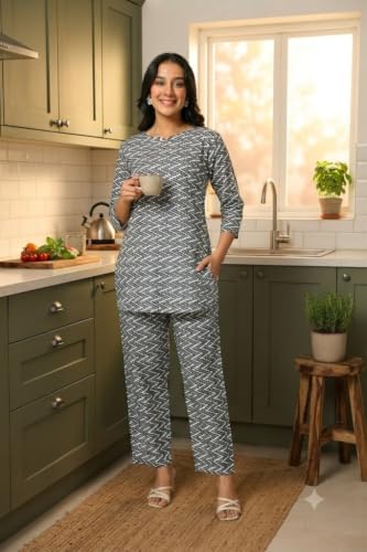 Image of Women's Pure Cotton Printed Night Suit,Top and Relaxed Pajama Set, Stylish Sleepwear