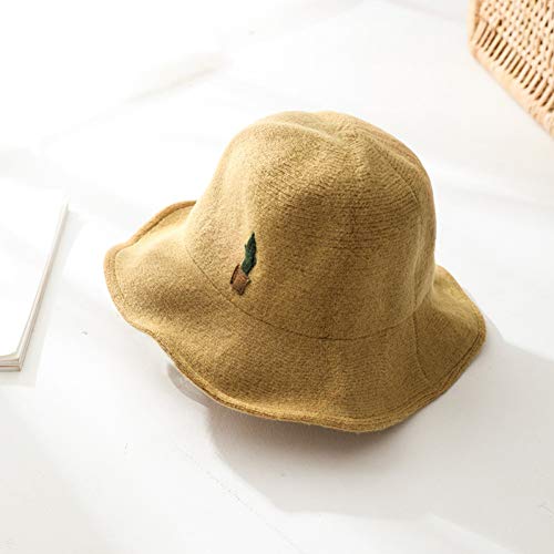 Bonnet tricoté pour femme idéal lors des balades en forêt et sorties automnales
