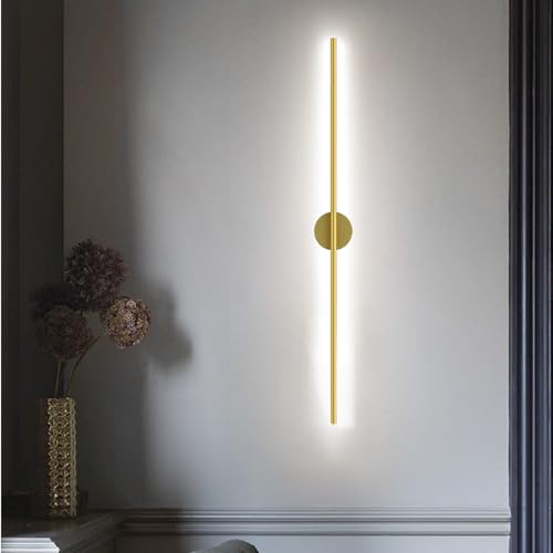Iluminación de pared larga de diseño minimalista y acabado oro para salones de lujo contemporáneos