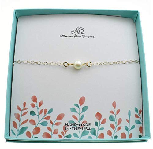 Pearl Bracelet. Bracelet for Women. Layering bracelet. Swarovski bracelet. Gifts for her. Pearl Jewelry. Gold bracelet. minimalist pearl bracelet. Everyday bracelet for women dainty bracelet for women