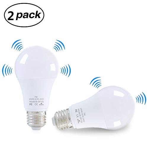 Preisvergleich Produktbild LED Glühbirne mit Bewegungsmelder E27 Intelligenter Lichtradarsensor 7 Watt (ersetzt 50 W Sensorlampe Energiesparlampe für Treppen / Garten Balkon Garage Lounge Flur Keller Outlet Weiß(2 Teile)