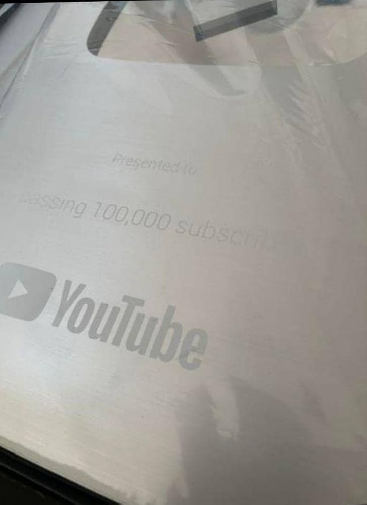 YouTube銀の盾　無記名 Amazon | YouTube クリエイター アワード 金の盾 銀の盾