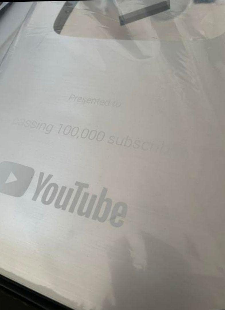 Amazon.co.jp: YouTubeの銀の盾 無記名 : おもちゃ
