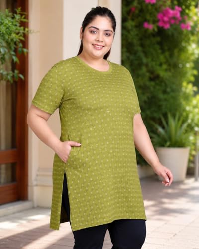 Image of In Love Women's All-Over Printed Cotton Plus Size Longline T-Shirt with Pockets
