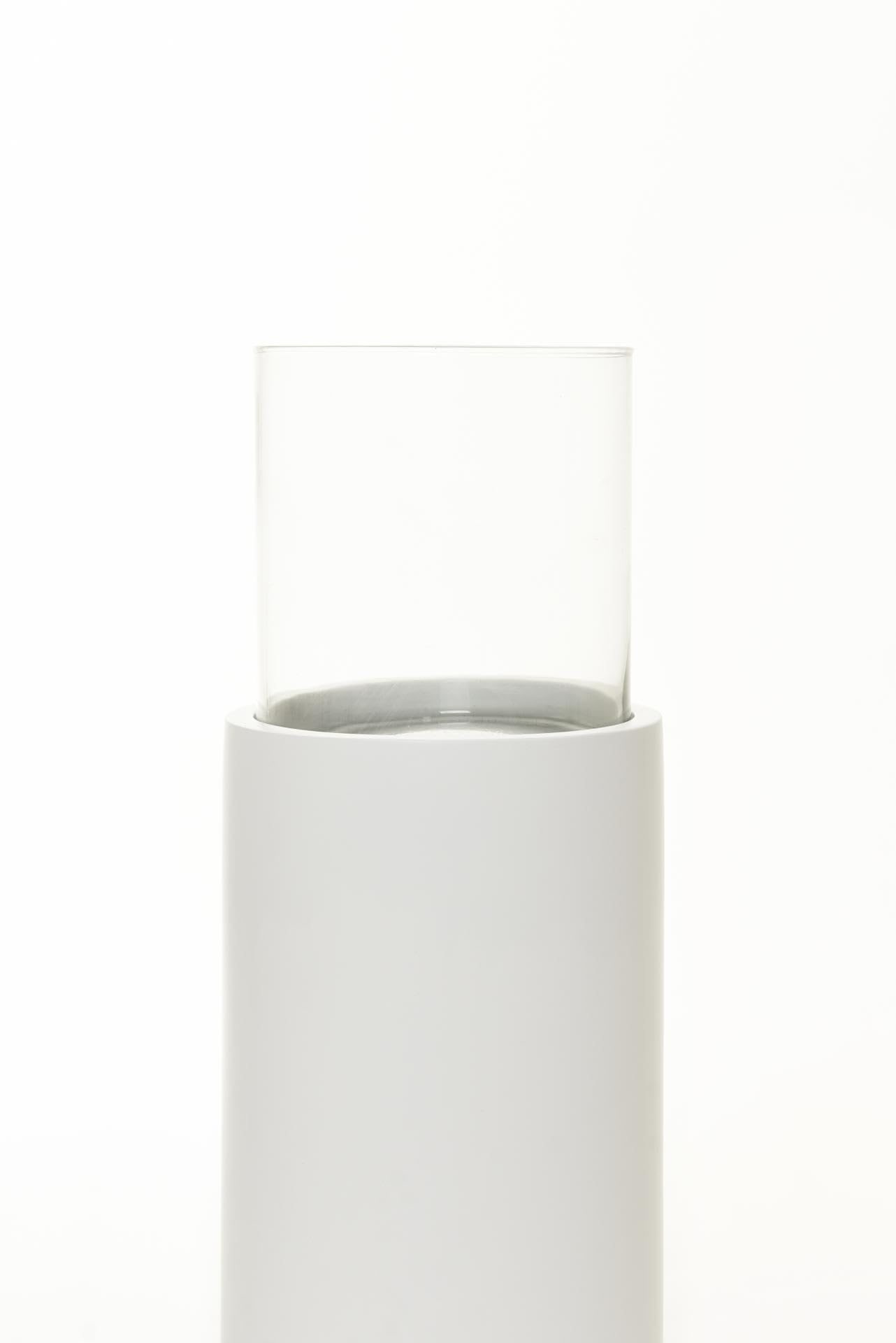 VIVANNO CANDIRO Windlichtsäule Weiß 80x21 cm - Glas Bodenwindlicht Laterne | Elegante Weihnachtsdeko & Tischdeko Kerzenständer mit Glasaufsatz, moderner Kerzenleuchter aus Fiberglas für Kerzen & Deko