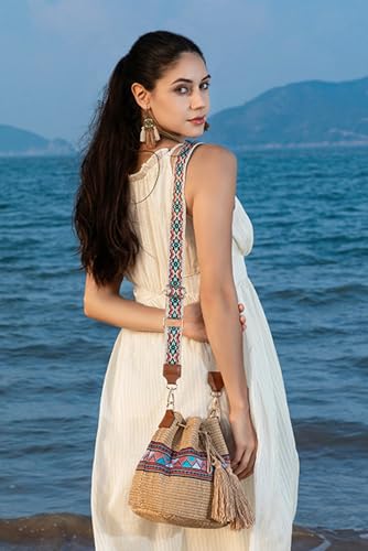 2025 Summer Straw Bucket Bag Women Woven Crossbody Bag Woven Texture Wide Shoulder Strap Beach Vacation Tassel Tote4