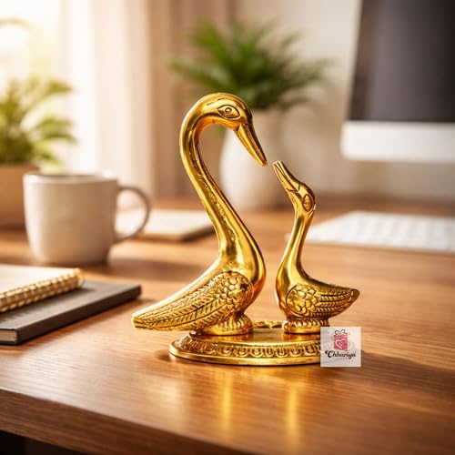 Image of Kissing Duck Pair Showpiece for Home Decor Golden Metal Duck Couple Statue Decorative Table Accent for Living Room Office Desk Bedroom Anniversary Wedding Gift 12 cm