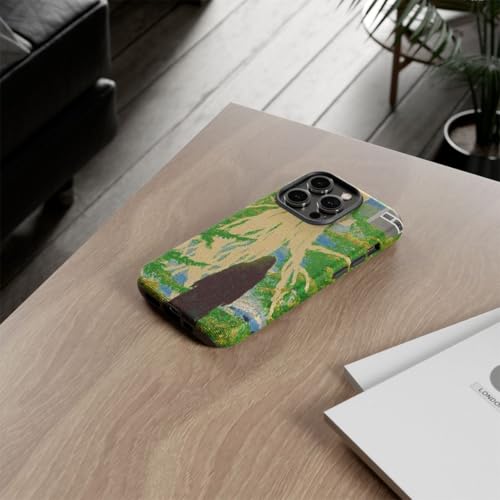 Coque iPhone 14 Pro forêt et mystérieuse figurine à capuche verte