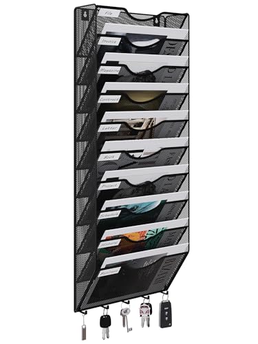 Organizzazione Multilivello: Il portadocumenti da muro ha delle etichette su ogni ripiano, che aiutano a ordinare chiaramente file, riviste e libri negli spazi di lavoro. È adatto per studenti o impiegati come regalo di compleanno o per le feste