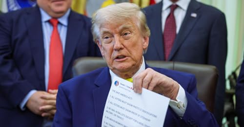 Nuovo capitolo della guerra di Trump ai network