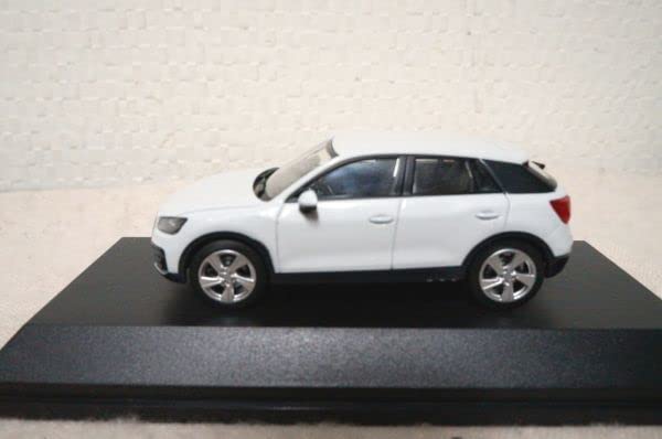 AudiアウディQ2ホワイトミニカー 1：43 Amazon | アウディ Q2 1/43 ミニカー AUDI 白 | ミニカー・ダイ