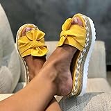 Estos zapatos definitivamente agregan brillo y singularidad a tu look elegante y sofisticado.