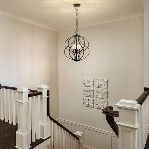 Lustre géométrique à 4 lumières pour illuminer un plafond haut
