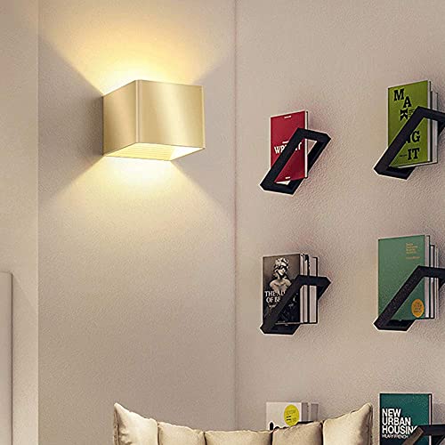 Lámpara de pared dorada para iluminar y decorar salones modernos 3