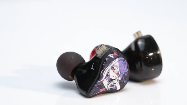 Amazon.co.jp: CVJ Vivian （人物）IEM イヤホン 有線モデルは、輸入