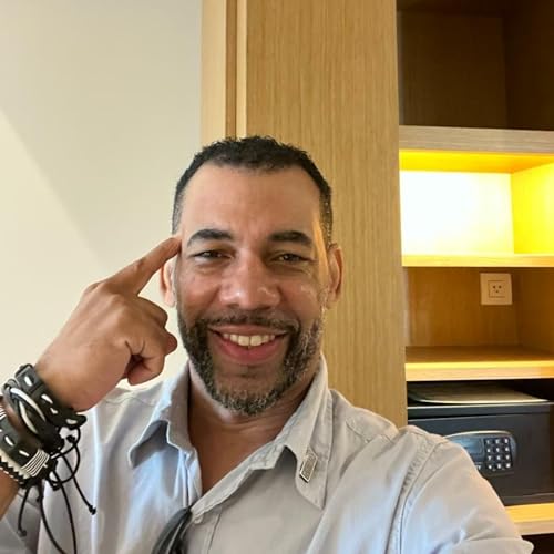 HABLANDO EN SERIO CON MARLON PEREZ, UN PODCAST DE TRANSFORMACION Y DE CAMBIO TOTAL copertina