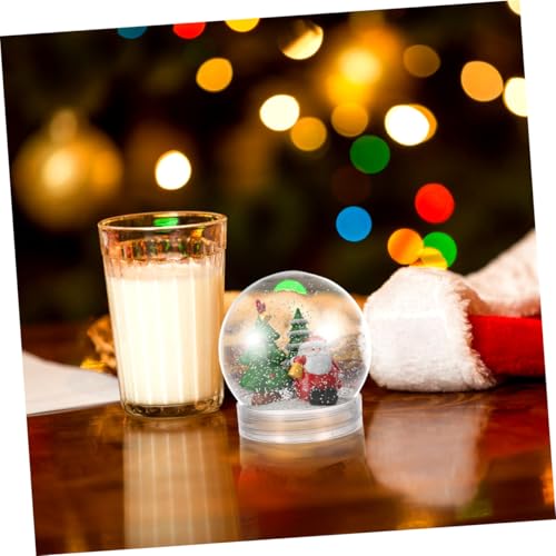 Decoración navideña creativa usando botes de plástico para manualidades 5