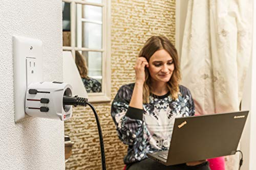 Foto von SKROSS PRO Light: 3-Pol-Reiseadapter für Reisende aus Europa (Schuko-Standard) mit patentiertem Länderschiebersystem für Reisen in über 100 Länder (USA, UK, Australien, China, …), weiß