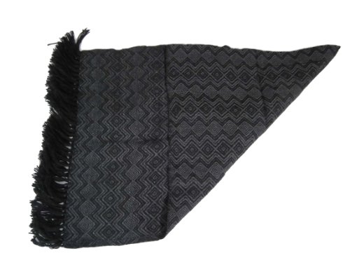 Écharpe homme noire longue et chaude en maille tricotée contre le froid hivernal