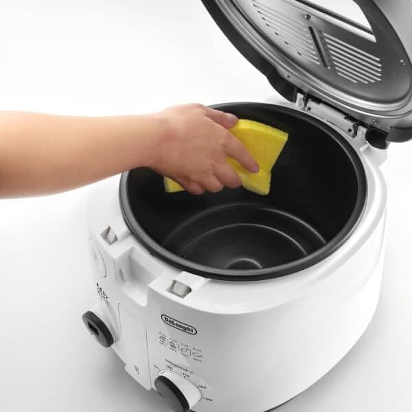 De'Longhi FS3053 Friggitrice tradizionale ad olio con sistema Easy Clean, 2l di olio e 1kg di capienza