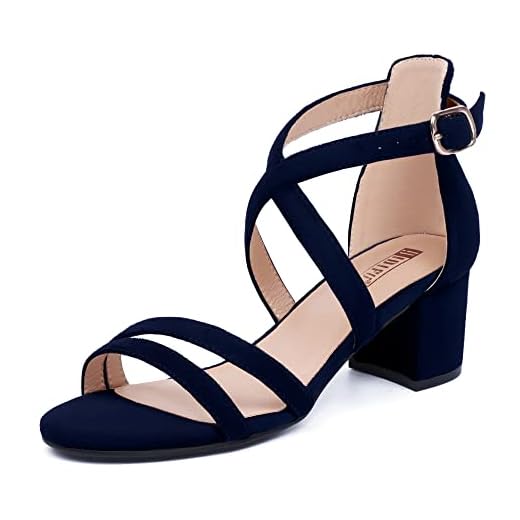 25 Chic Casual Outfits with Jeans and a Blazer - Your Ultimate Everyday Style Guide IStrappy Sandals