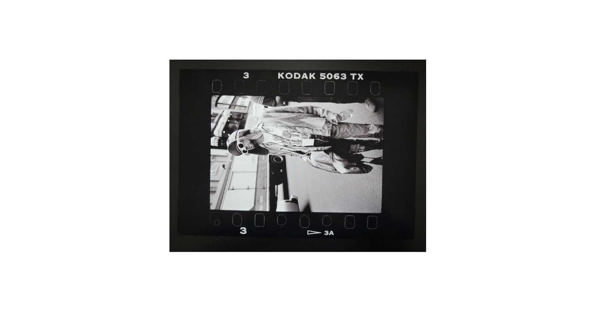 Nirvana ニルヴァーナ サイン入りフォトフレーム Amazon.co.jp: A4 額付き ポスター カートコバーン Kurt Cobain