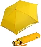 Klein und leicht wiegt der Taschenschirm nur ca. 250 Gramm. Geöffnet ist das Dach 93 cm groß. Geschlossen misst der Regenschirm 28 cm.