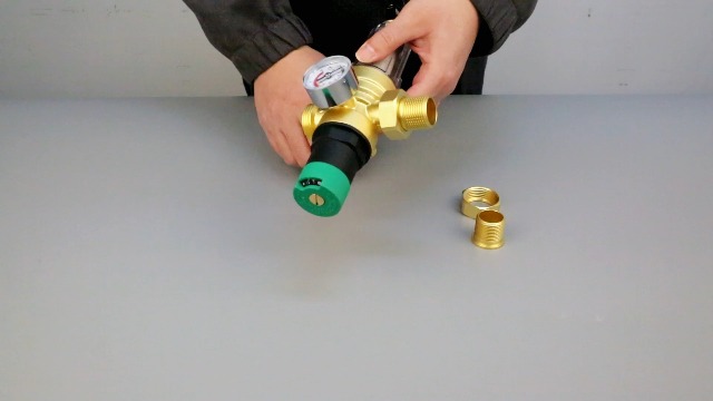 Produktbild von Wasserdruckminderer Mit Manometer Und Siebfilter – 3/4 Zoll, Messing, Einstellbar 0,1–0,6 MPa, Für Haus Und Garten