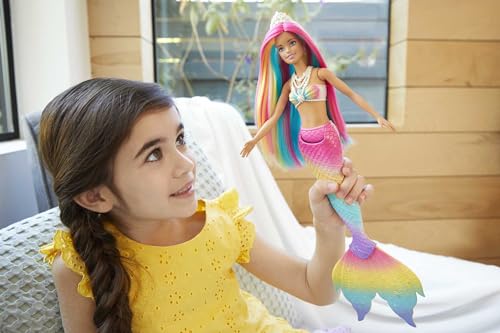 Barbie-Dreamtopia-Sirene-Magique-Arc-en-Ciel-Poupee-Sirene-Changeant-De-Couleur-dans-leau-Jouet-pour-Enfant-de-3-Ans-et-Plus-GTF89 Barbie Dreamtopia Sirène Magique Arc-en-Ciel, Poupée Sirène Changeant De Couleur dans l'eau, Jouet pour Enfant de 3 Ans et Plus, GTF89 – Image 3