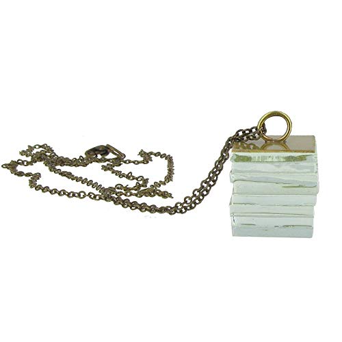 Collier Cube transparent en laiton parfait pour sublimer une robe