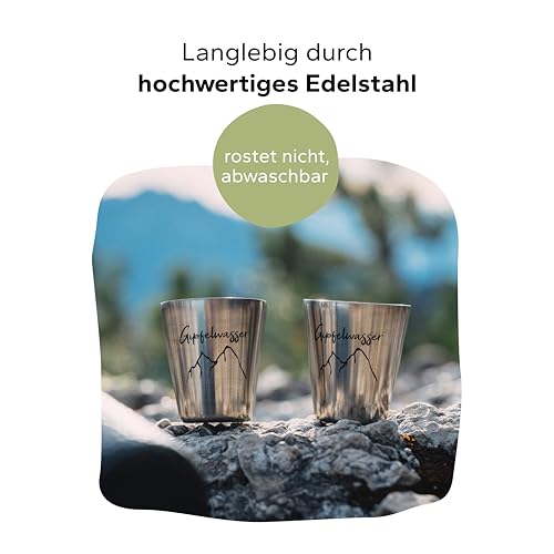 Gipfelgaudi Gipfelwasser Stamperl inkl. Etui I 4 Stamperl im Lederetui mit Karabiner I Federleichte Stamperl aus rostfreiem Edelstahl