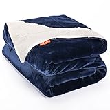 Sweetnight Kuscheldecke Microfaser Doppelseitig super weich Warm Decke Sofadecke Fleecedecke für Innen- und Außenbereich Couchdecke wohndecke 230 x 270 cm Dunkelblau