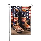 Manchon de drapeau à changement rapide : le drapeau américain avec bottes de cowboy dispose d'un manchon de taille généreuse qui se glisse facilement sur la plupart des supports de drapeau de jardin standard. Cela rend le changement de vos drapeaux de jardin saisonniers une tâche rapide et simple, vous encourageant à célébrer chaque fête.