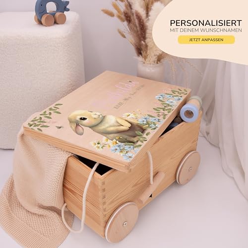 Kidsmood - Spielzeugwagen, personalisiert mit Namen – Spielzeugkiste zum Ziehen, Holzkiste mit Deckel, Aufbewahrungsbox für Baby Spielzeuge, Tolle Erinnerungskiste Baby, Geschenk zur Geburt & Taufe