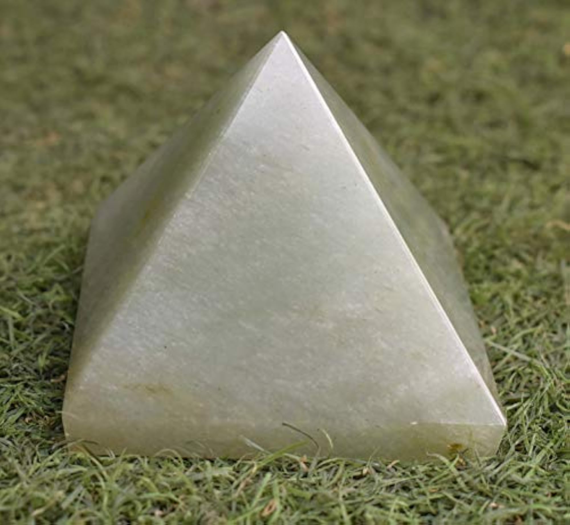 Aventurine Light Pyramid Energy Home Décor Crystal, Natural Vastu Healing