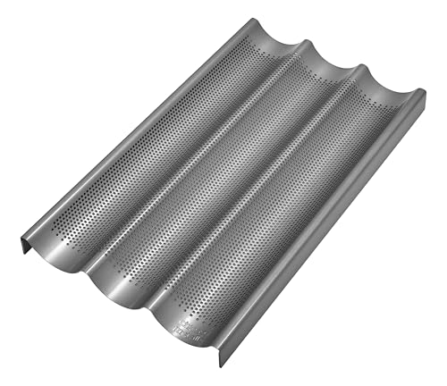 Chicago Metallic Commercial II Non-Stick Perforated Baguette Pan. Creates a crisp, golden-brown crust, 16 L x 9 W x 1.5 H by Chicago Metallic - Used condition - US$20.05