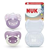 NUK First Choice Classic Day & Night Baby Schnuller | 18-36 Monate | Orthodontische Beruhigungssauger, die im Dunkeln leuchten | 95% Akzeptanz bei Babys** | Lila | 2 Stück