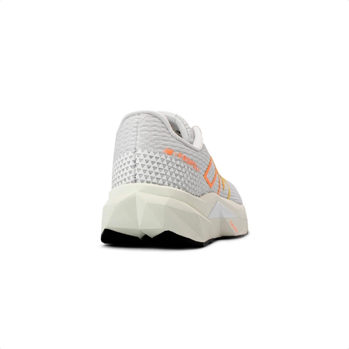 New Balance FuelCell Propel V5 - Scarpe da corsa da donna, Bianco/Nero/Mango caldo, 7