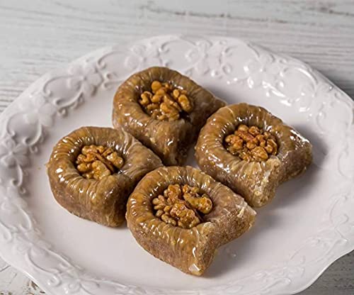 Hafiz Mustafa 1864 Istanbul Baklava Pastry Box - Baked Baklava Dessert Snacks Made from Fresh Phyllo Dough Sheets, Pistachio, Hazelnut, Walnut - Turkish Sweets Tray Gift Ideas for Birthday, Christmas