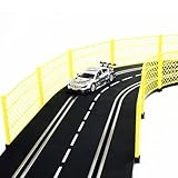 Die Zaunpfosten werden seitlich an der Fahrbahn montiert und passen sowohl an Geraden als auch bei Kurven