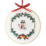 Éléments de Noël classiques : avec ce kit de broderie de Noël, vous pouvez coudre votre propre couronne festive avec des éléments de Noël classiques. C'est un moyen amusant et facile d'ajouter une ambiance festive à votre maison ou à votre entreprise.