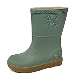 La semelle intérieure anatomique à 3 couches assure un confort thermique optimal : la couche inférieure isole le pied du froid, tandis que la couche supérieure conserve la chaleur. Cela réduit le risque d’avoir froid aux pieds et rend les bottes confortables à porter. Le matériau est facile à nettoyer : il suffit de rincer l’extérieur à l’eau et de laisser sécher l’intérieur à l’air libre.