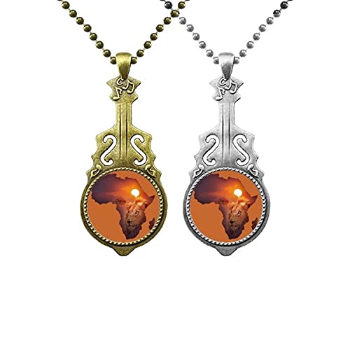 Collar con colgante de león de la pradera del continente africano con nombre de mapa de música y guitarra
